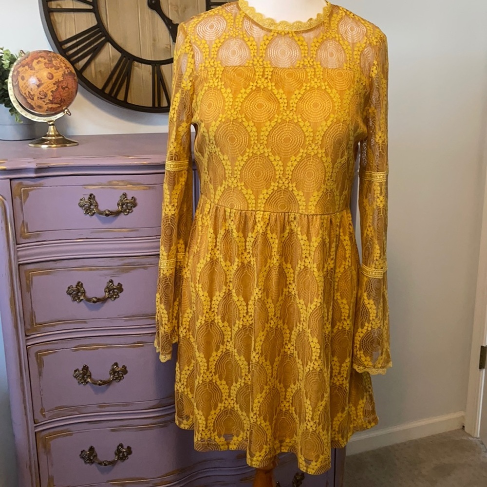 Vintage Yellow Lace Dress with Scalloped sleeve